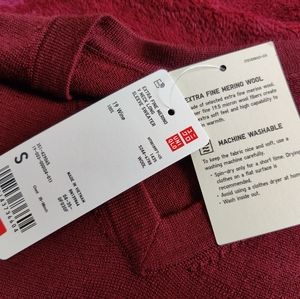 Uniqlo Merino V-neck Pullover Sweater